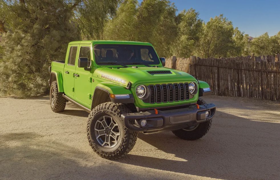 2025 Jeep Gladiator in Mojito! paint finish