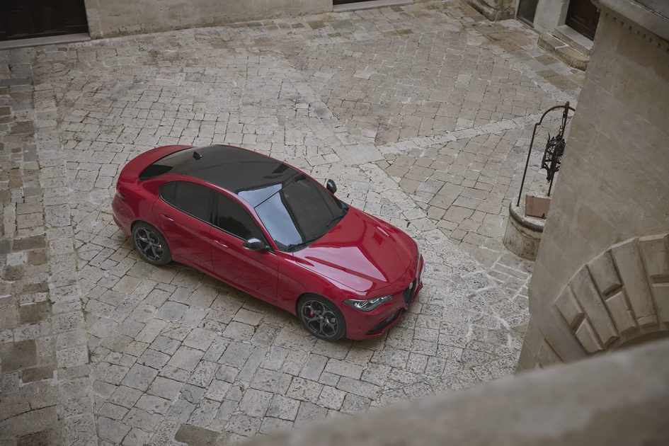 Next-gen Alfa Romeo Stelvio debuts in 2025 on Dodge Charger platform